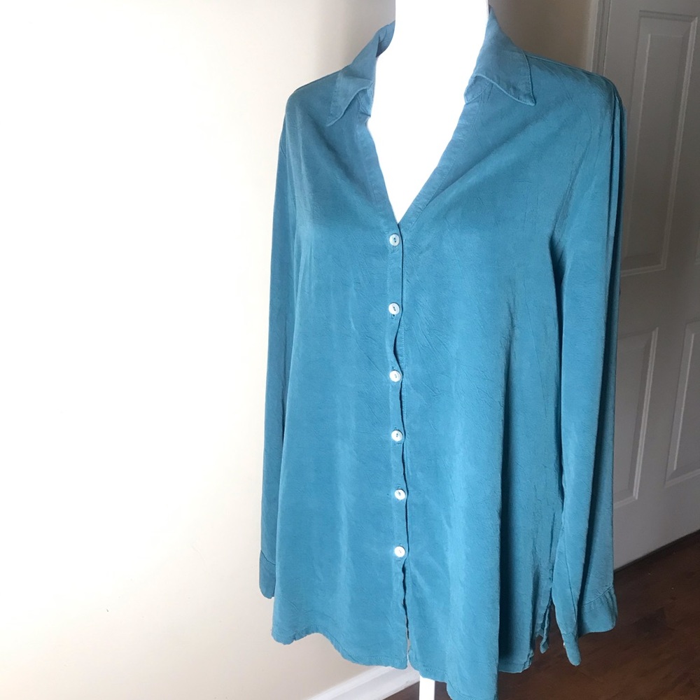 NWOT Monterey Bay Lrg Long Sleeve Button up V-neck